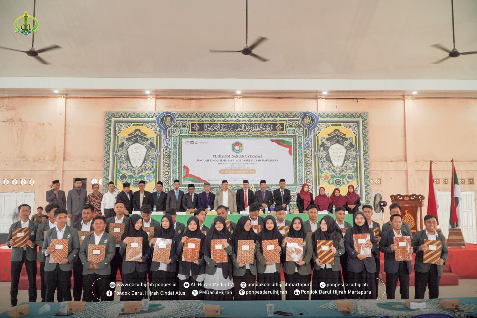 Yudisium Program Sarjana – Yudisium Sarjana STIT Darul Hijrah Martapura – Yudisium di Aula Pondok Darul Hijrah Cindai Alus – Pondok di Martapura – Pondok di Kalsel