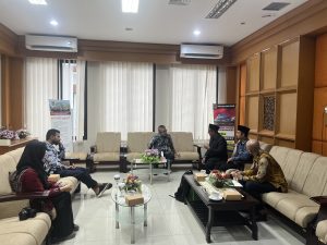 STIT Darul Hijrah mendengarkan paparan Bappeda Kalsel tentang Pesntren Modern Terpadu