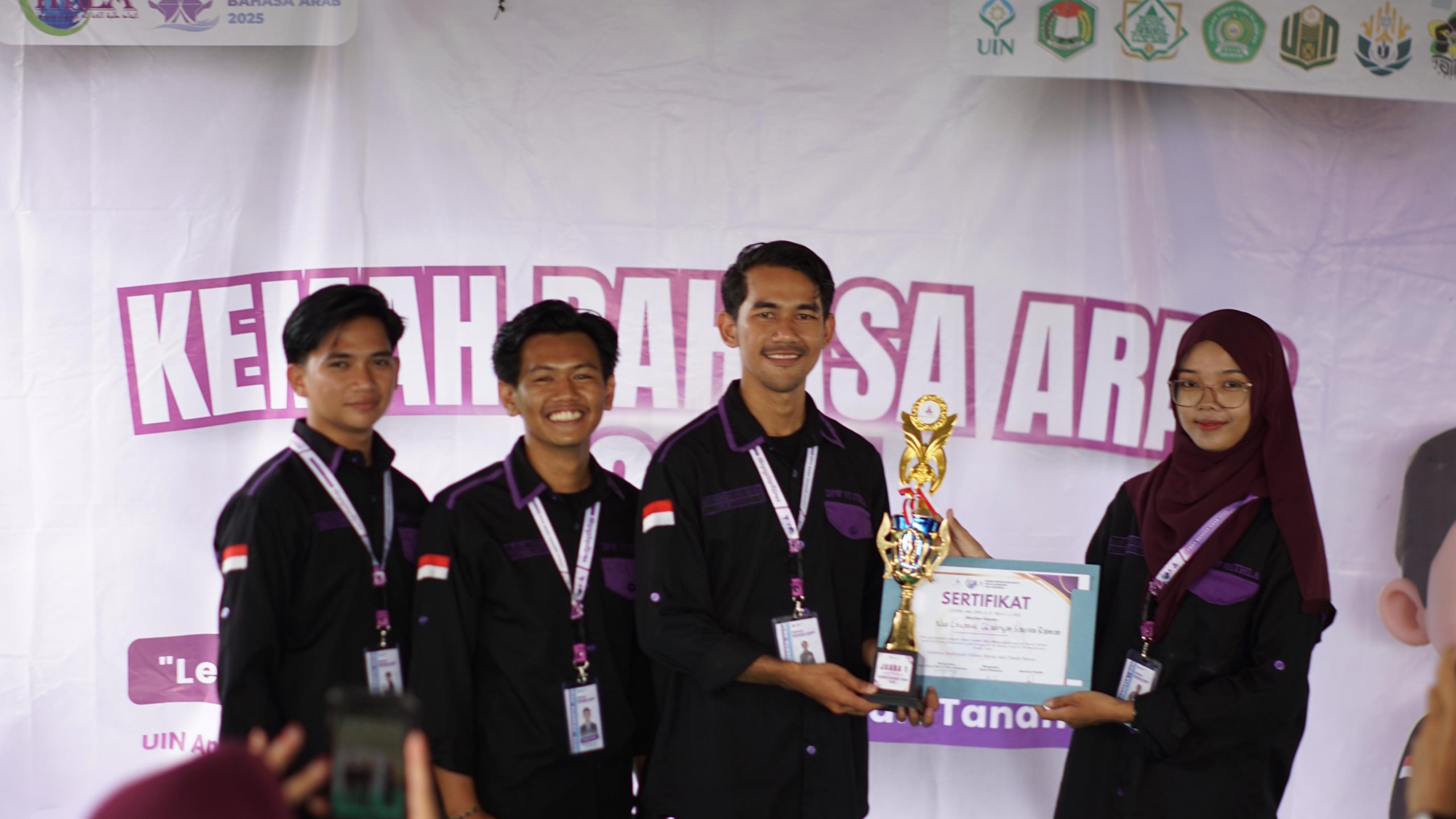 Borong Penghargaan di Kemah Bahasa Arab se-Kalimantan 2025: Bukti Nyata Kiprah Mahasiswa Berprestasi