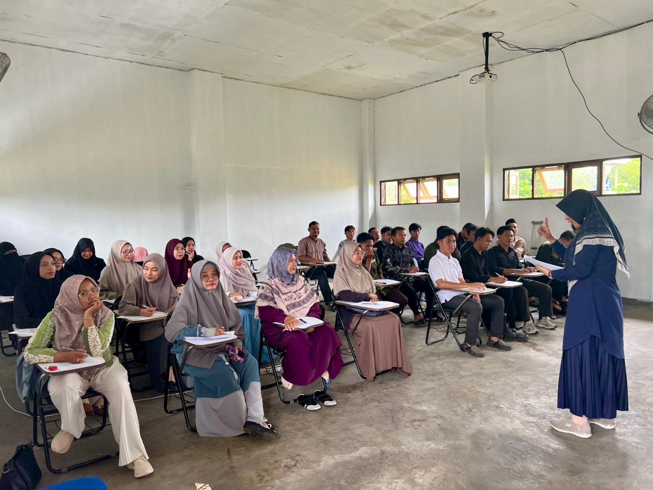 Di Antara Lembaran Ilmu dan Harapan: Mahasiswa STIT Darul Hijrah Ambil Bagian dalam Tes TOAFL 2025